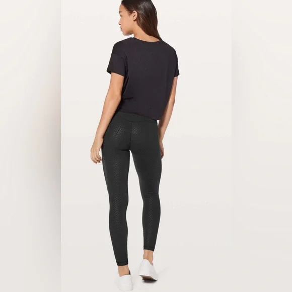 NEW!!!Align Tights llHigh Rise 25” Size 6. Monochromatic Emboss Black. B-3